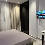Solux - Perfect Location - Free Parking Apartment *