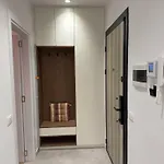 Solux - Perfect Location - Free Parking *