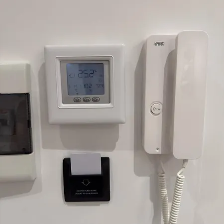 Solux - Perfect Location - Free Parking Appartement Tirana