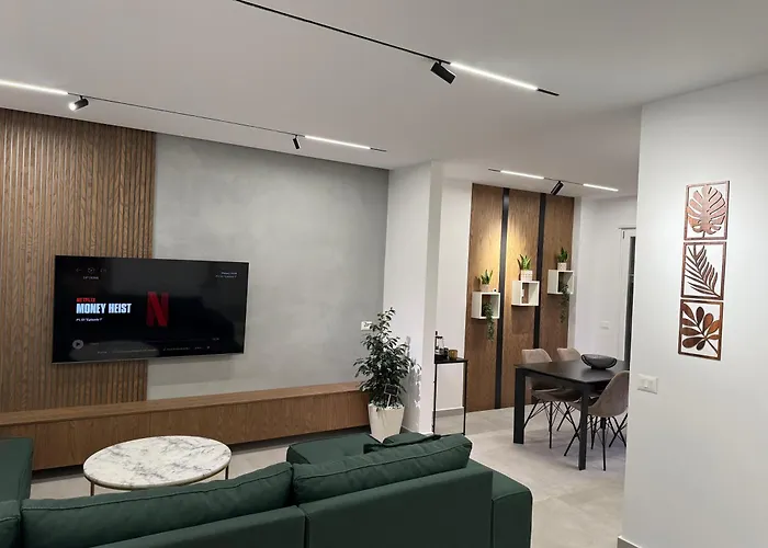 Solux - Perfect Location - Free Parking شقة تيرانا