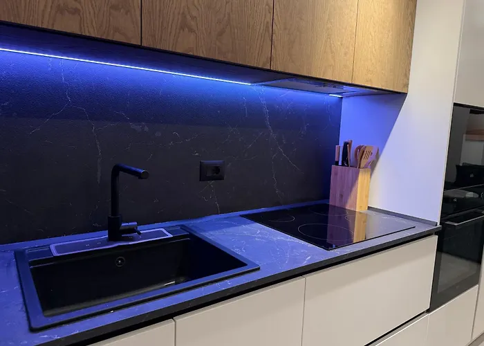 Solux - Perfect Location - Free Parking تيرانا