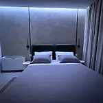 Solux - Perfect Location - Free Parking *