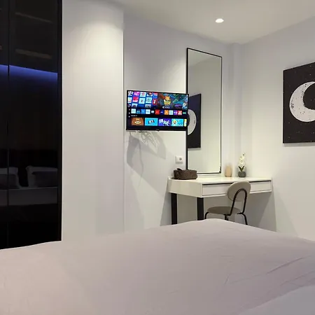 Apartment Solux - Perfect Location - Free Parking Tirana