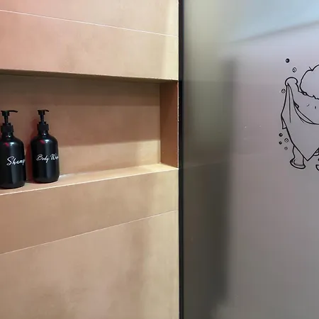 Solux - Perfect Location - Free Parking Apartment