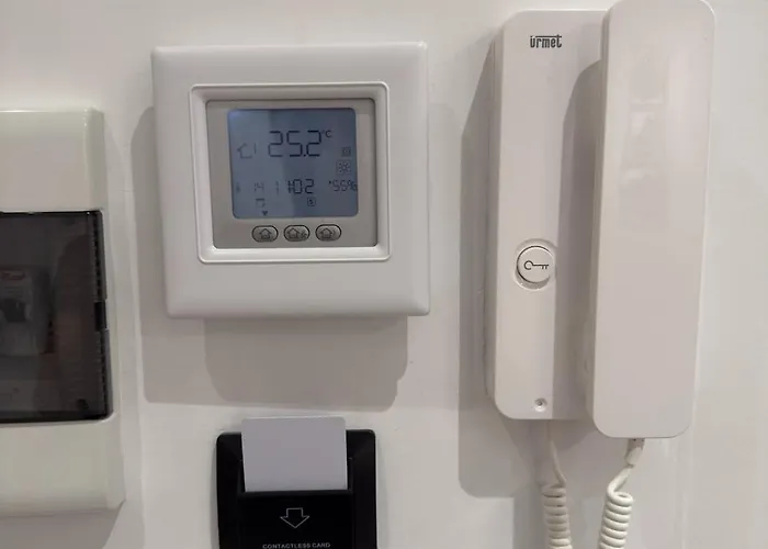 Solux - Perfect Location - Free Parking Apartment Tirana