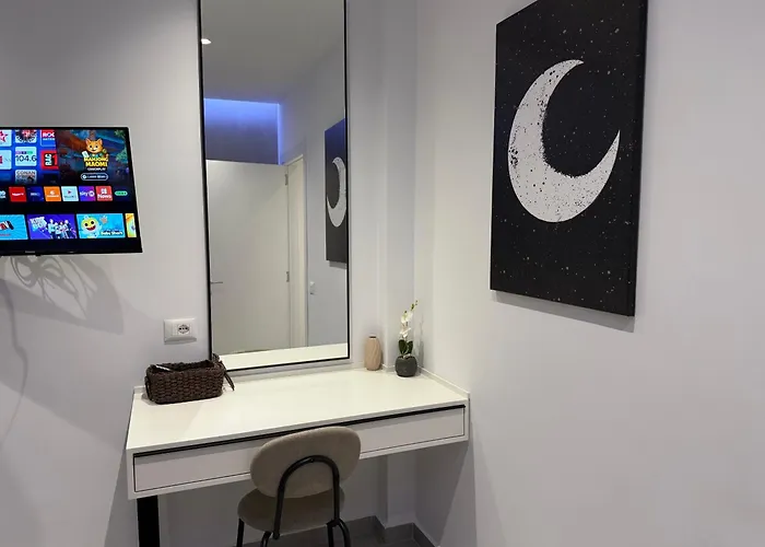 Solux - Perfect Location - Free Parking *