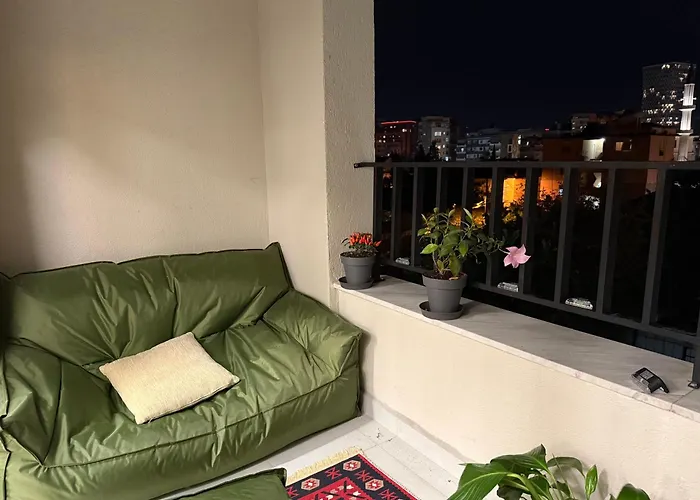 Solux - Perfect Location - Free Parking *