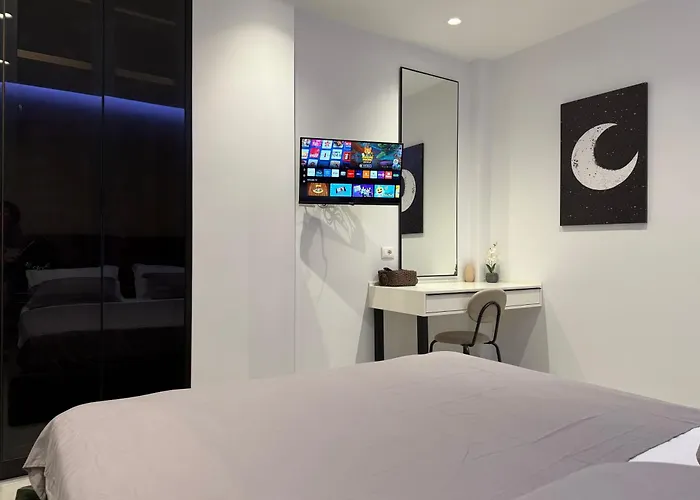 Apartment Solux - Perfect Location - Free Parking Tirana